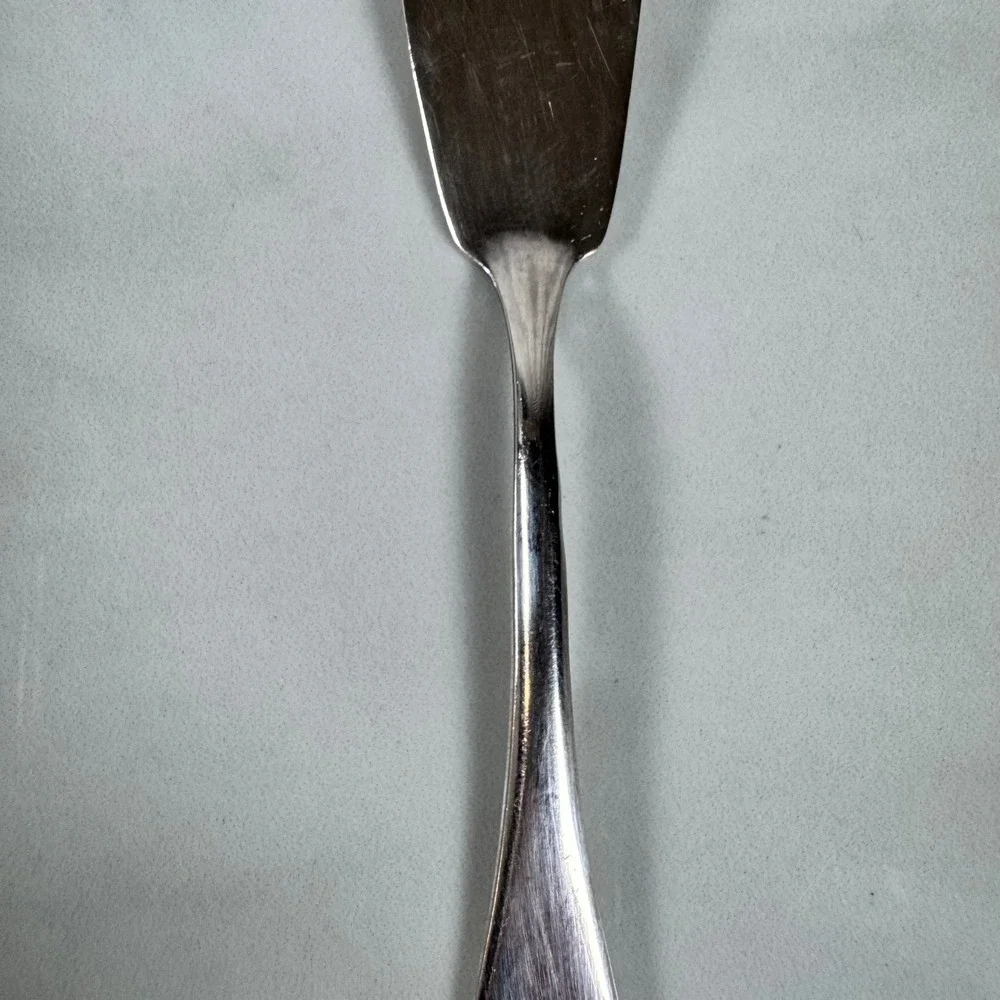 Vintage Oneida W.M. A. Rogers A1 Silver Plated Master Butter Knife Shell Pattern